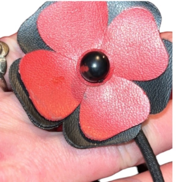 Gap red leather ponytail elastic w/ 3 super cute and stay put ponytail clips - Picture 3 of 9